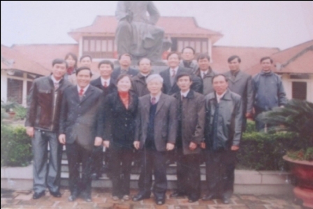 Đồng chí Nguyễn Phú Trọng thăm quan khu di tích